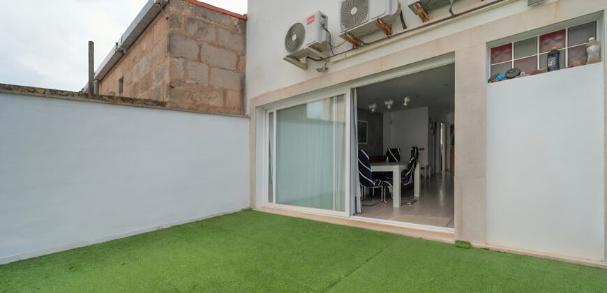 Exclusivo adosado en venta con piscina en una calle tranquila de Ses Salines