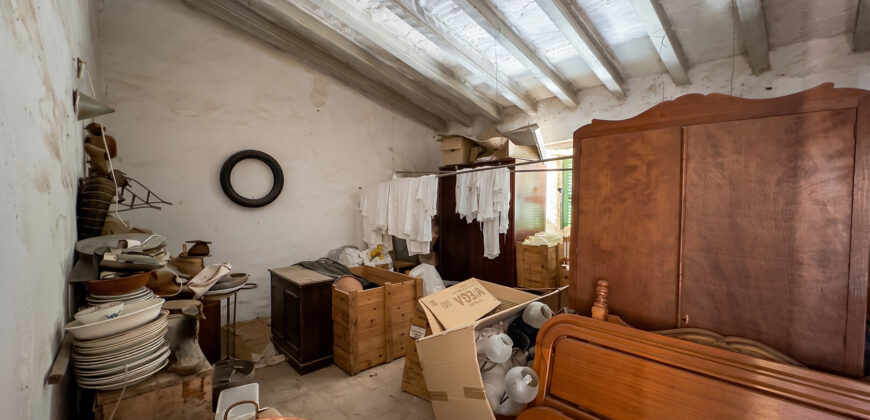 Auténtica casa de pueblo para reformar en venta en Ses Salines