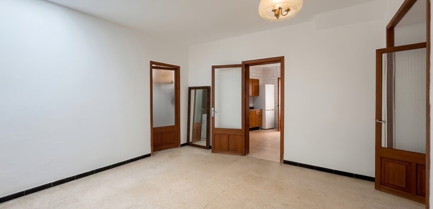 Auténtica casa de pueblo para reformar en venta en Ses Salines