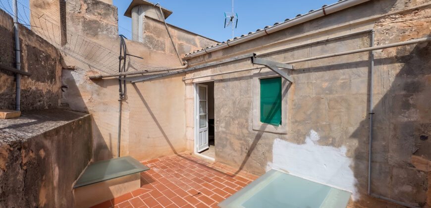 Auténtica casa de pueblo para reformar en venta en Ses Salines