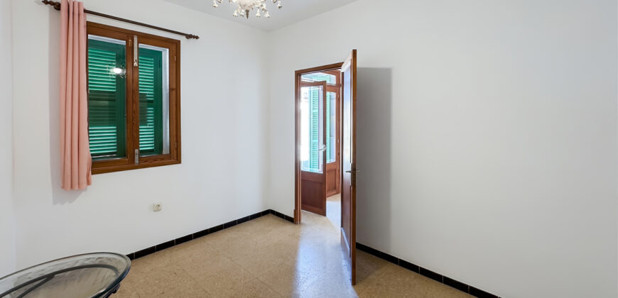 Auténtica casa de pueblo para reformar en venta en Ses Salines