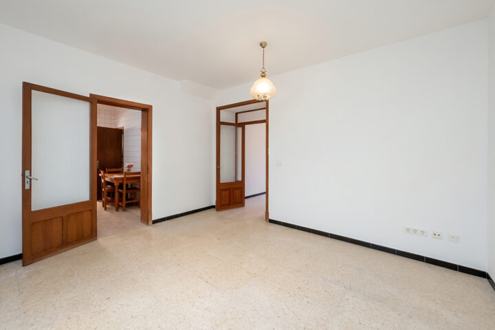 Auténtica casa de pueblo para reformar en venta en Ses Salines