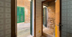 Auténtica casa de pueblo para reformar en venta en Ses Salines