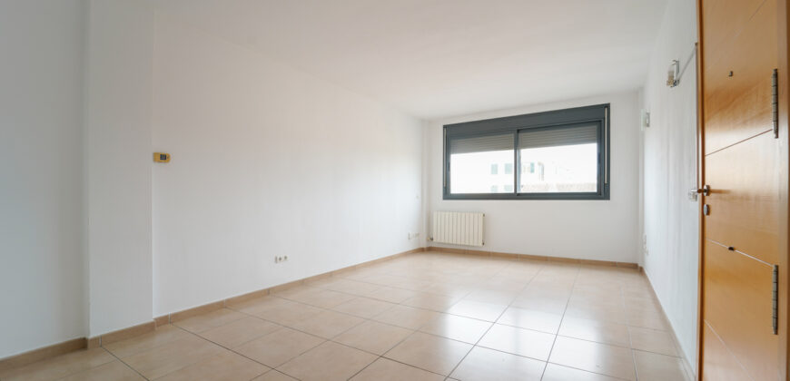 Luminoso piso exterior en alquiler sin amueblar en la zona Ronda Institut de Manacor