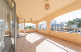Piso reformado con gran terraza en Colonia de Sant Jordi