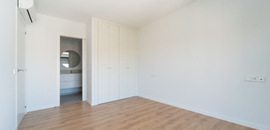 Brand-new 3-Bedroom Apartment with Elevator in Campos