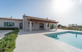 Country House with Pool for Rent in Ses Salines