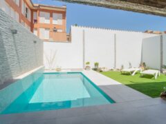 Erdgeschosswohnung zur Miete in Campos mit Garten, Pool und Terrasse