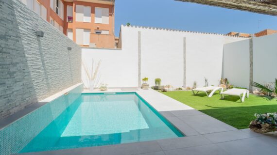 Erdgeschosswohnung zur Miete in Campos mit Garten, Pool und Terrasse