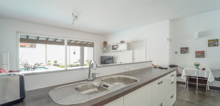 Planta baja en alquiler en Campos con jardín, piscina y terraza