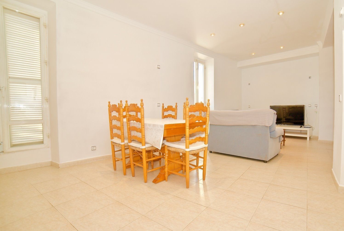 Casa de pueblo renovada en venta en Santanyí con local