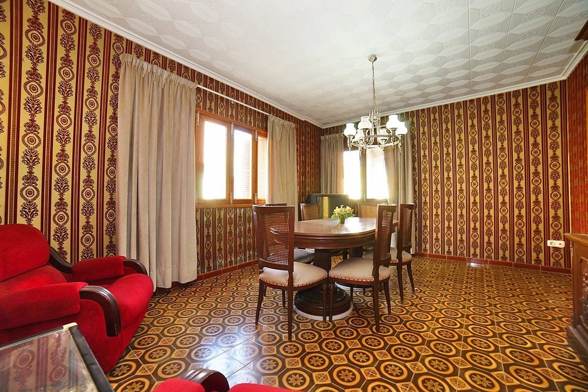Casa de pueblo en venta en Binissalem con patio y nave anexa