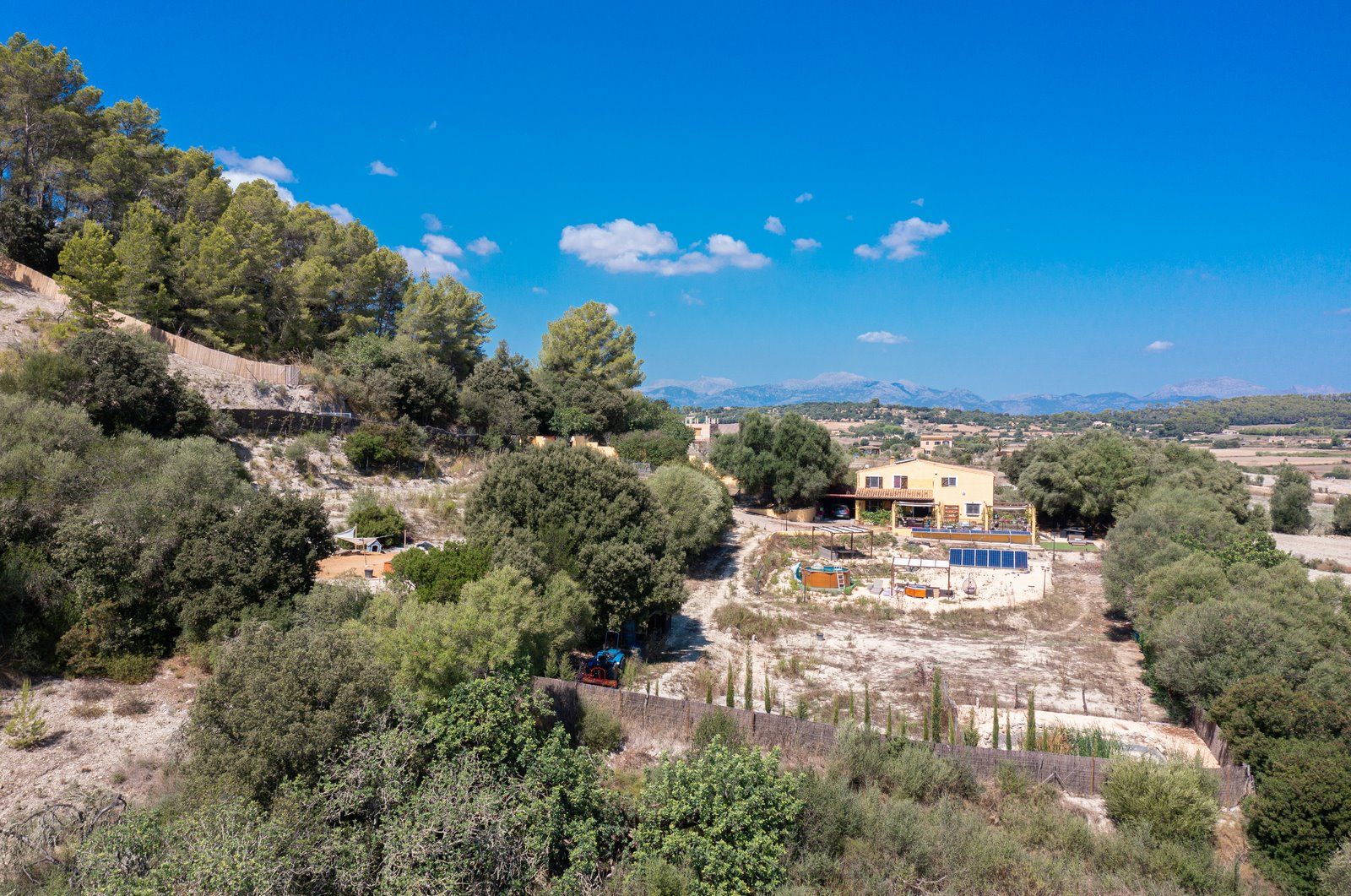 10-1222-D-Villasyfincasmallorca.jpg Casa de campo con piscina y vistas en Sineu, Mallorca