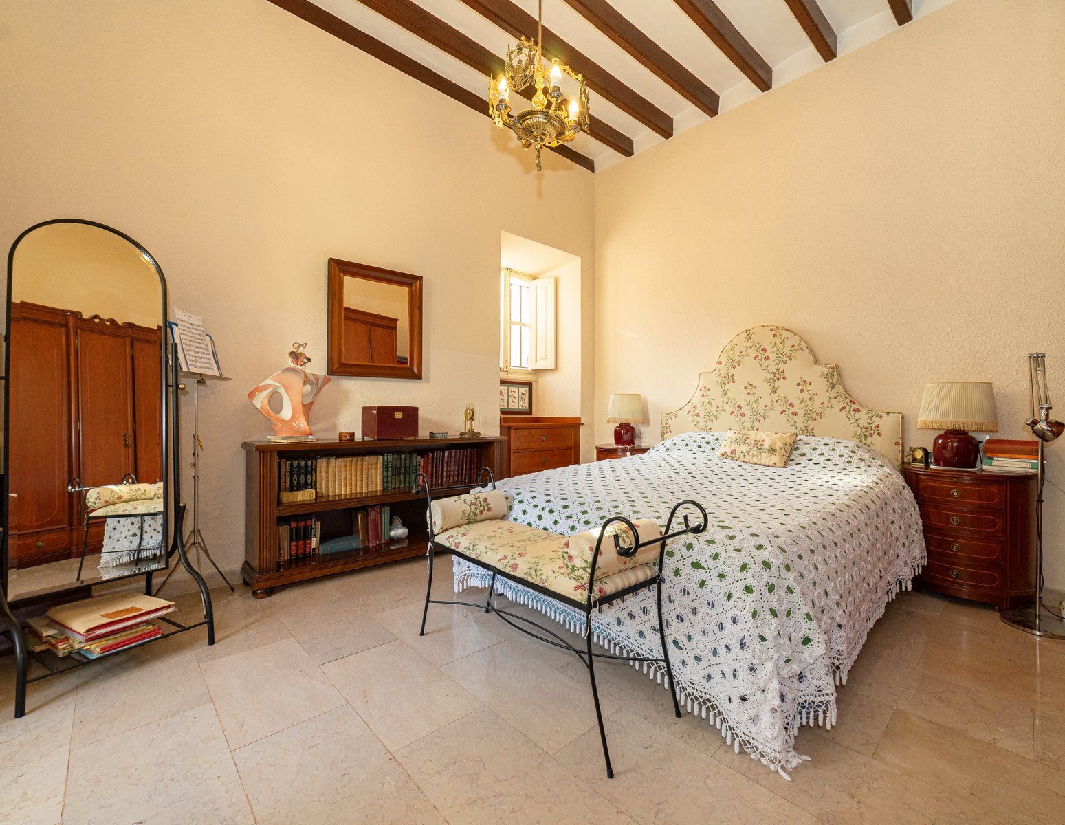 10-1240-Villasyfincasmallorca.jpg Casa familiar con piscina y vistas al Bosque de Bellver, Son Rapinya