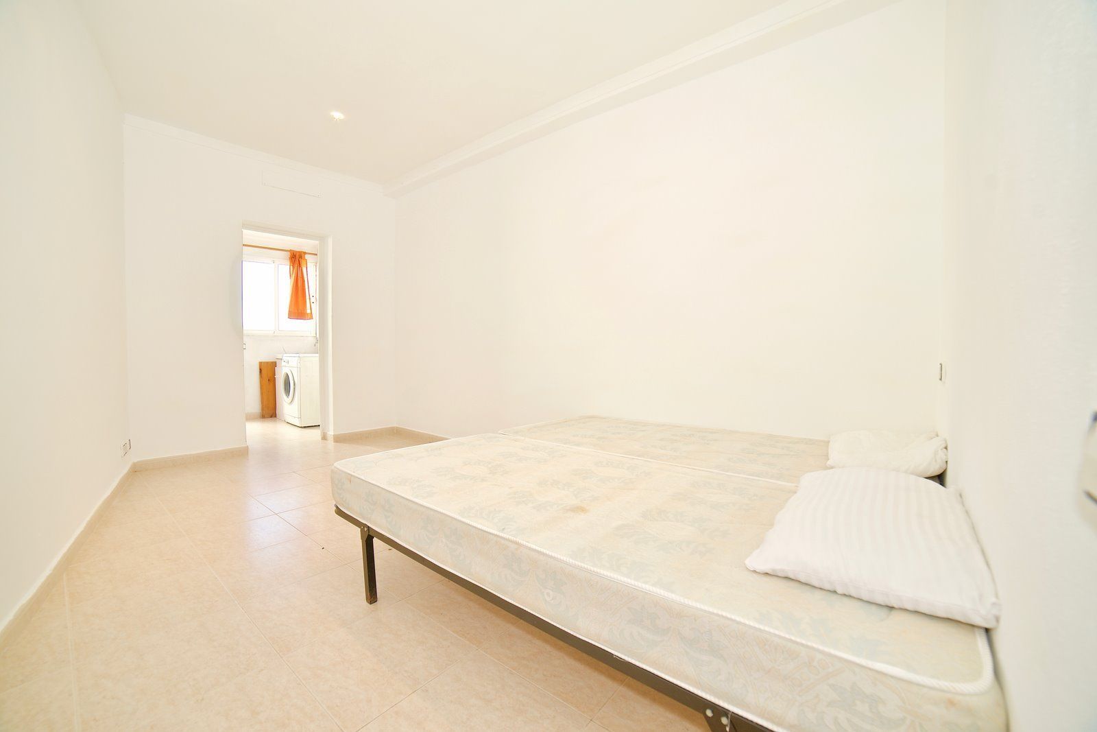 10-Villasyfincasmallorca-1.jpg Casa de pueblo renovada en venta en Santanyí con local