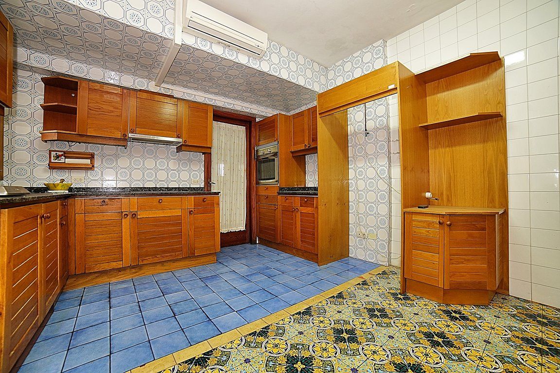 Casa de pueblo en venta en Binissalem con patio y nave anexa