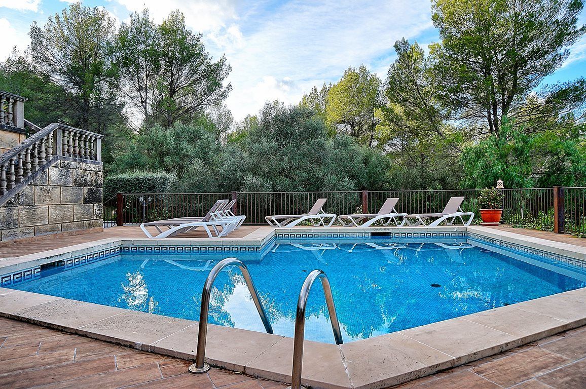 Villa con vistas y piscina en la Sierra de Tramuntana – Esporles