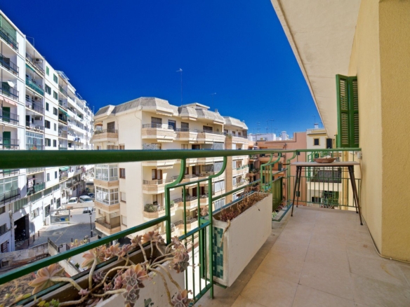 Piso con balcón junto a Jaime III en Palma de Mallorca