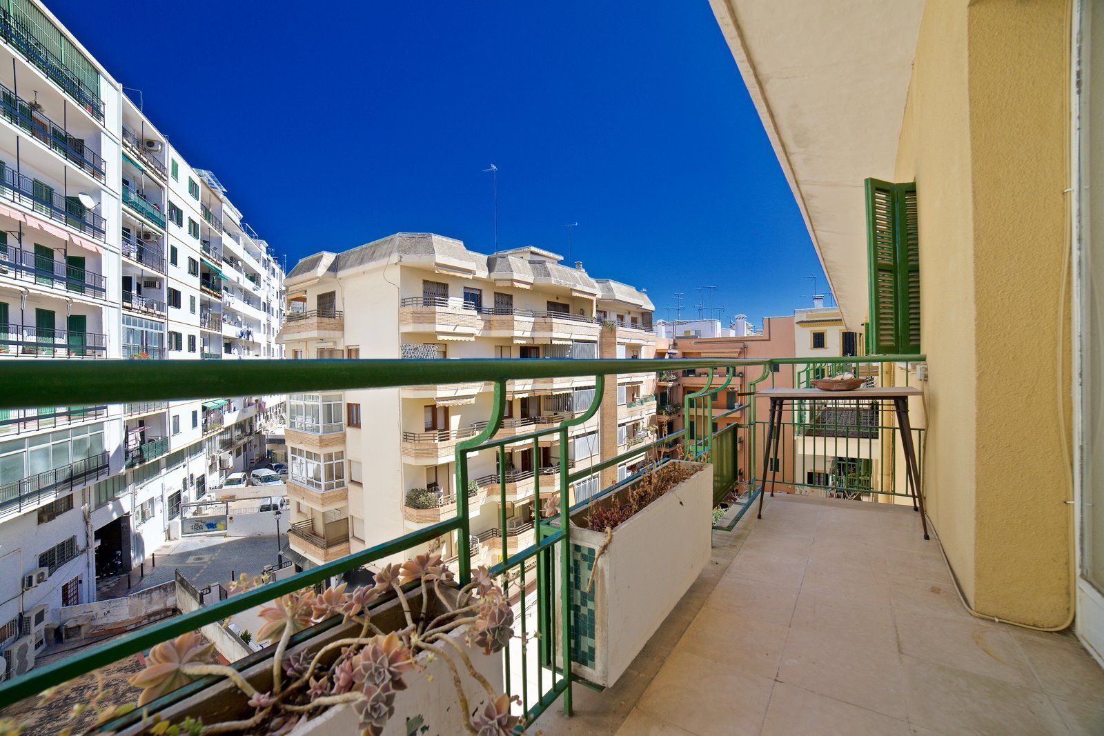 10-Villasyfincasmallorca-7.jpg Piso con balcón junto a Jaime III en Palma de Mallorca