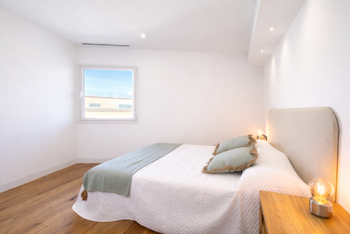 Ático en la Plaza Sant Francesc de Palma — 116 m², 3 dorm. exteriores, reformado, domótica