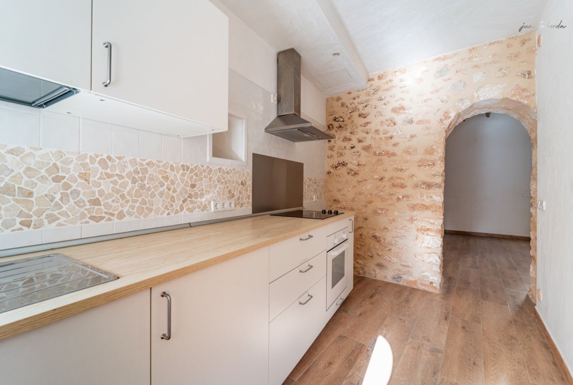 Casa de pueblo renovada de 223 m² con gran terraza en alquiler en Es Llombards