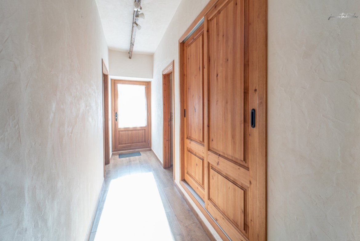 Casa de pueblo renovada de 223 m² con gran terraza en alquiler en Es Llombards