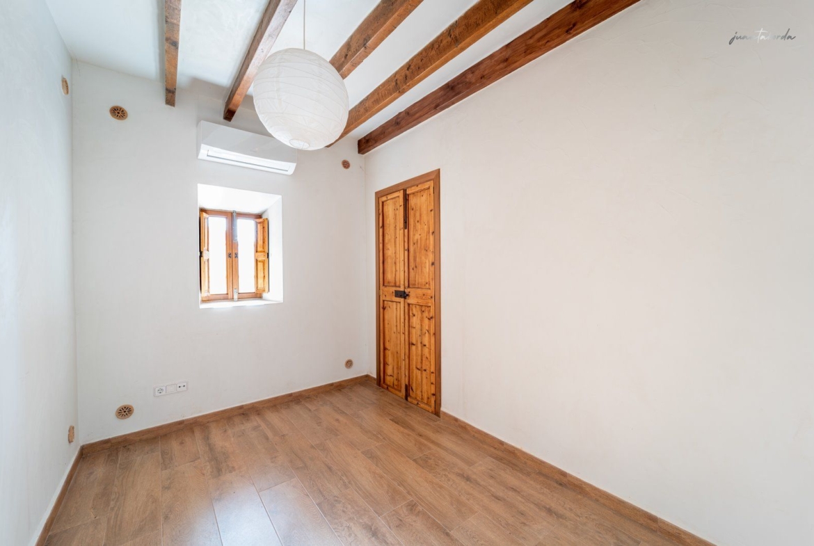 Casa de pueblo renovada de 223 m² con gran terraza en alquiler en Es Llombards