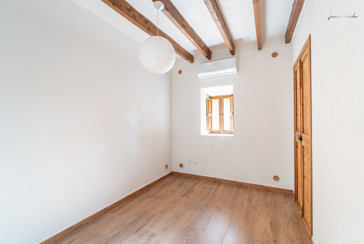 Casa de pueblo renovada de 223 m² con gran terraza en alquiler en Es Llombards