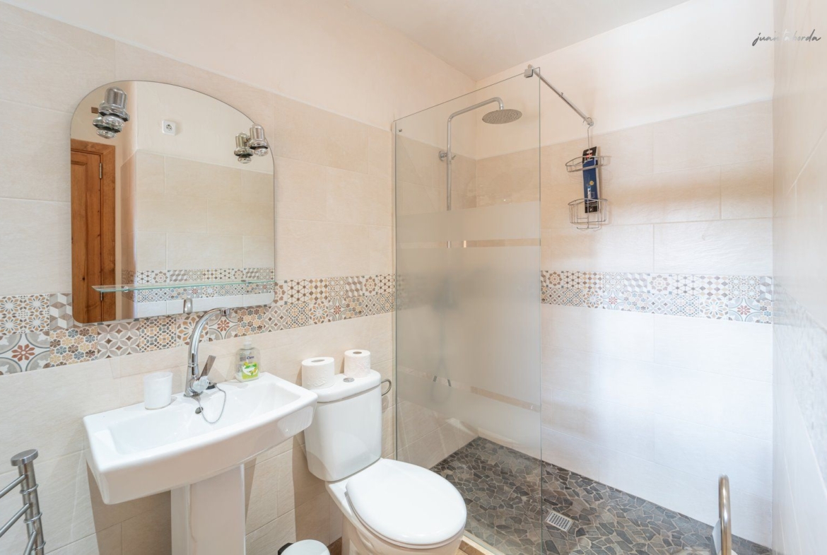 Casa de pueblo renovada de 223 m² con gran terraza en alquiler en Es Llombards
