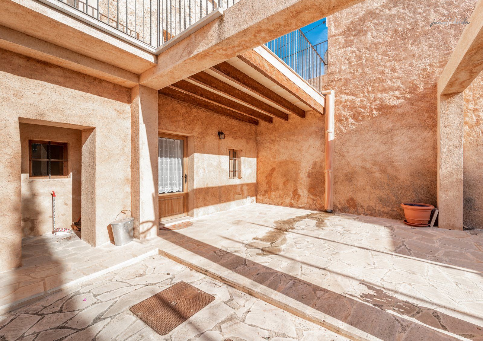 Casa de pueblo renovada de 223 m² con gran terraza en alquiler en Es Llombards
