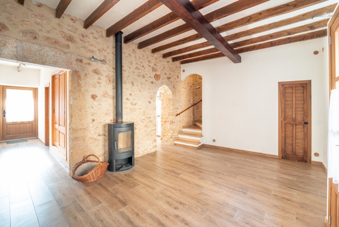 Casa de pueblo renovada de 223 m² con gran terraza en alquiler en Es Llombards