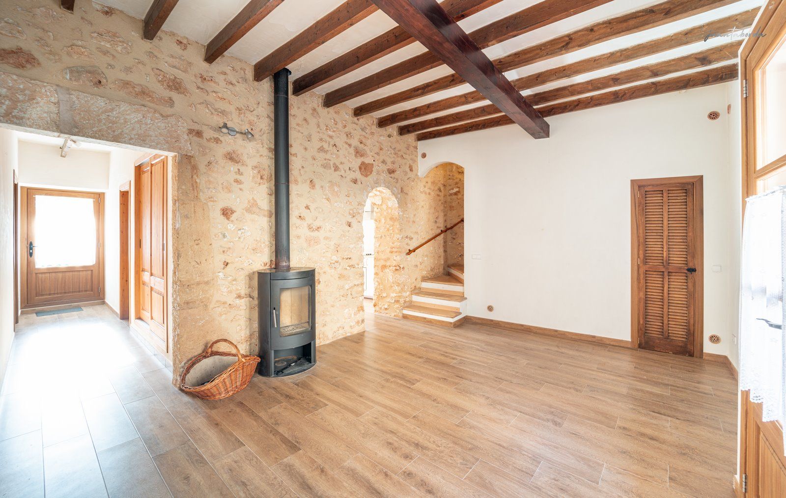 Casa de pueblo renovada de 223 m² con gran terraza en alquiler en Es Llombards