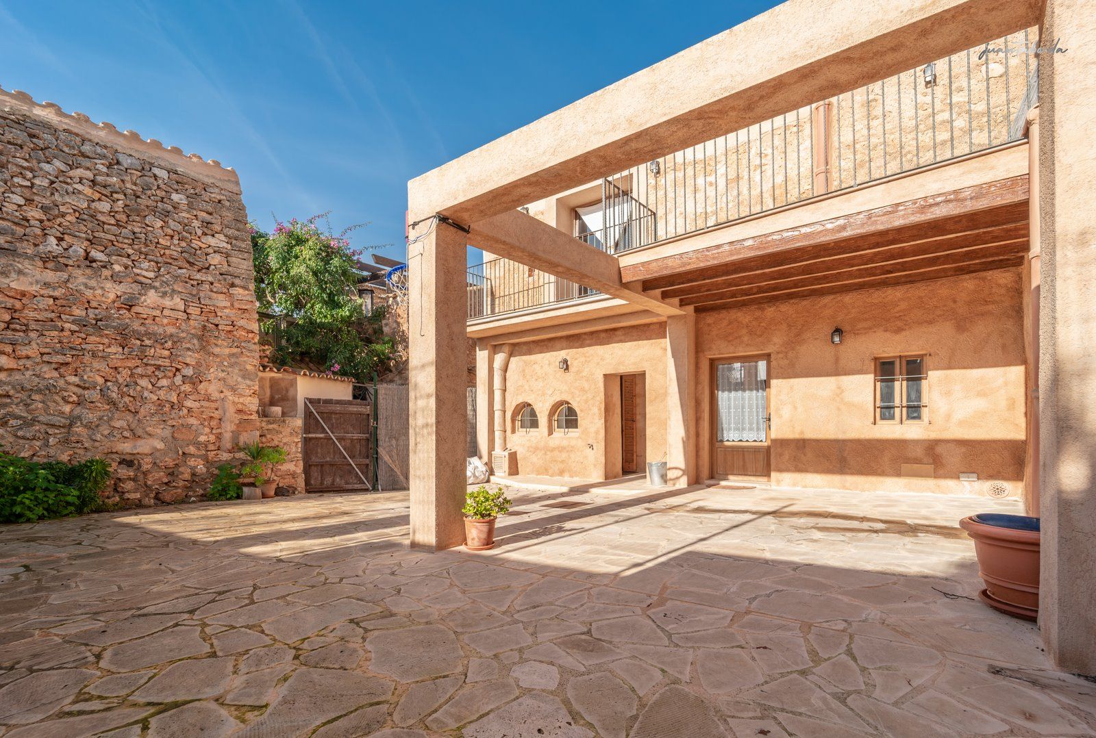 Casa de pueblo renovada de 223 m² con gran terraza en alquiler en Es Llombards