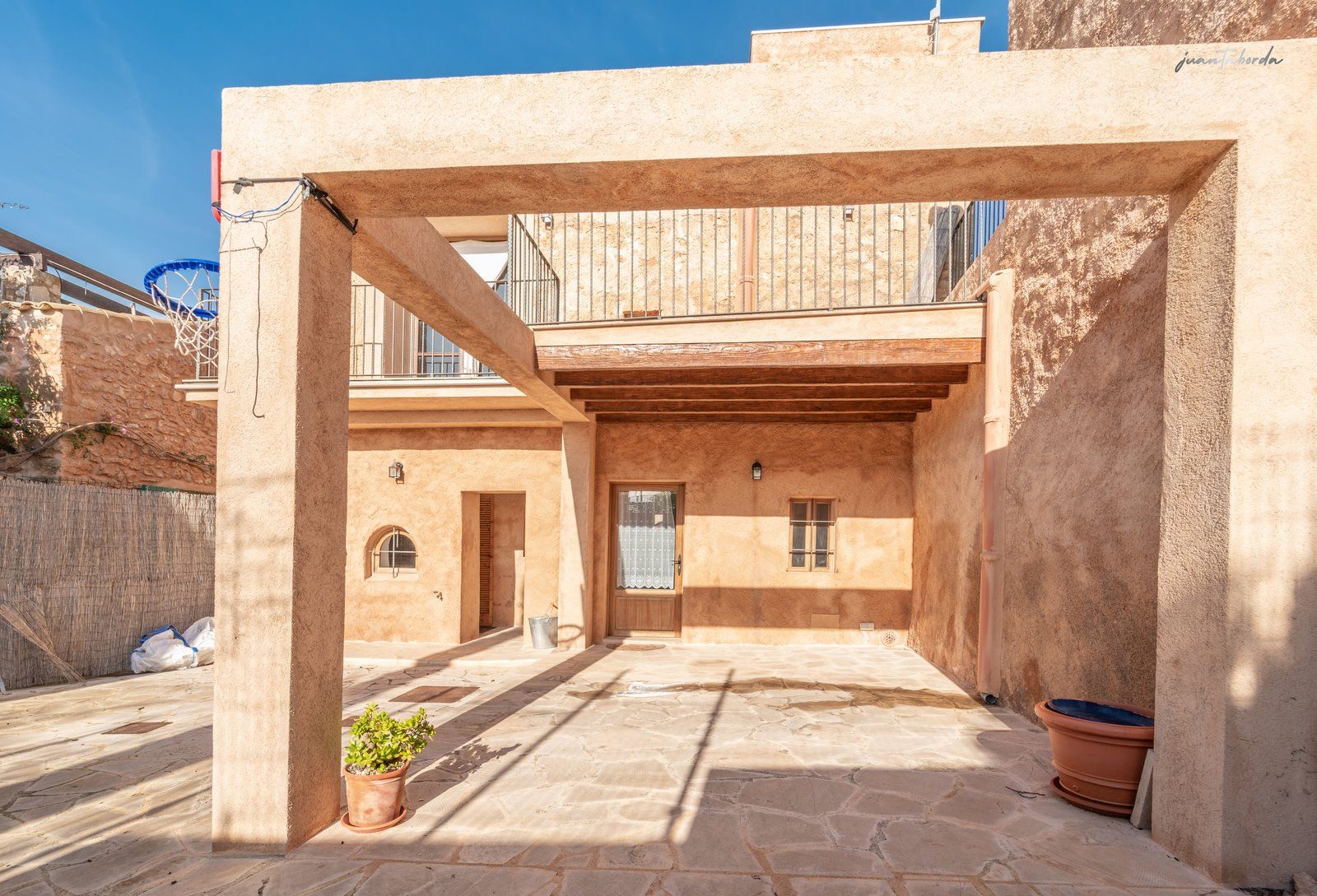 Casa de pueblo renovada de 223 m² con gran terraza en alquiler en Es Llombards