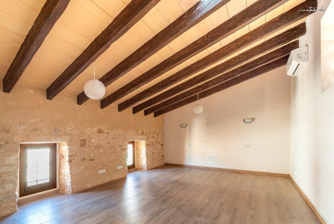 Casa de pueblo renovada de 223 m² con gran terraza en alquiler en Es Llombards