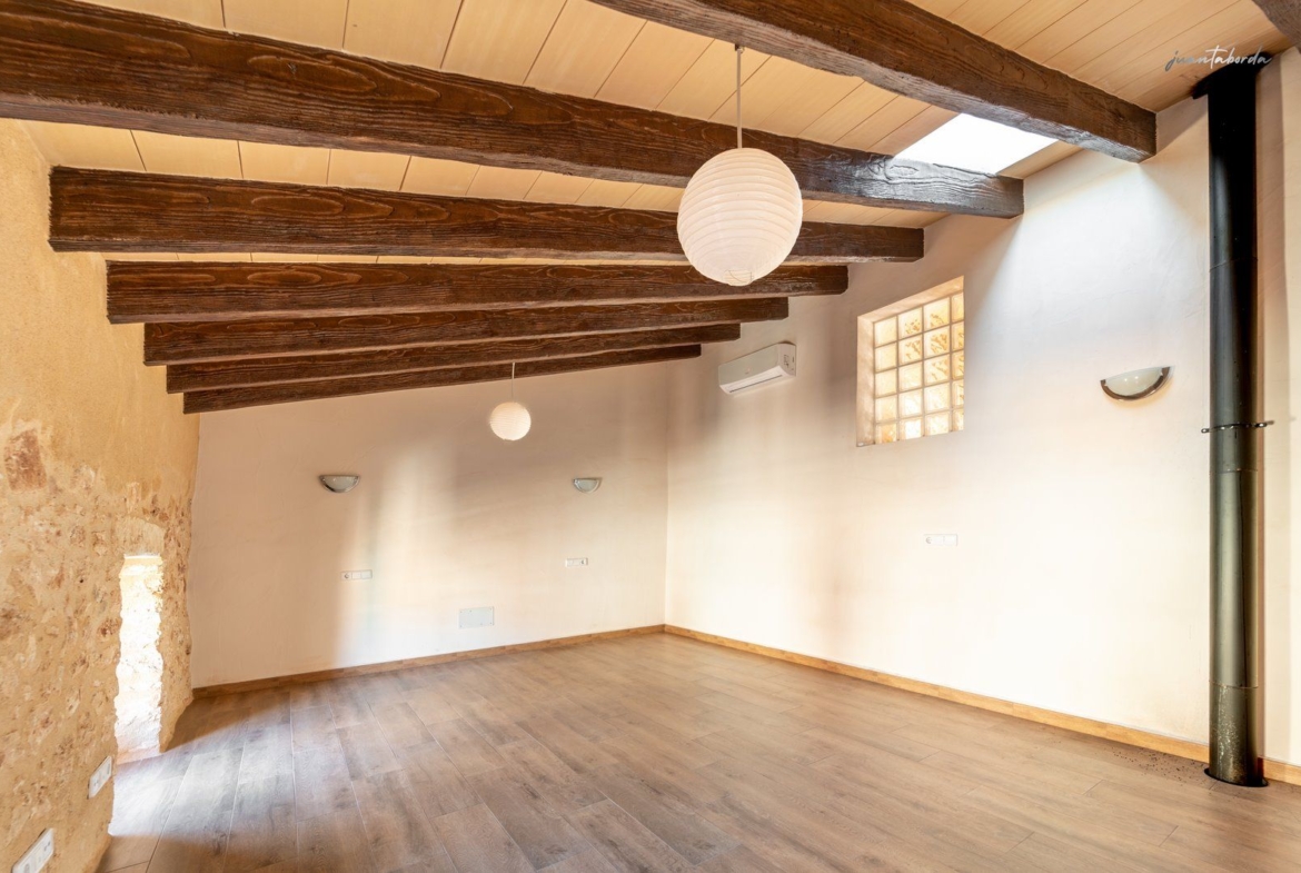 Casa de pueblo renovada de 223 m² con gran terraza en alquiler en Es Llombards