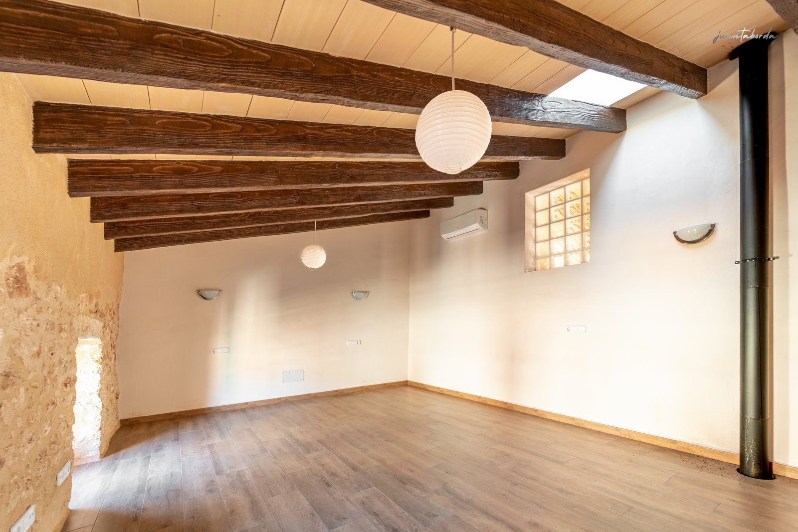 Casa de pueblo renovada de 223 m² con gran terraza en alquiler en Es Llombards