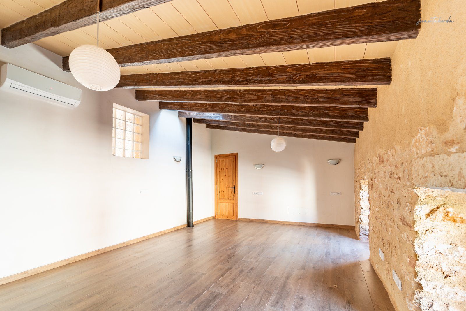 Casa de pueblo renovada de 223 m² con gran terraza en alquiler en Es Llombards