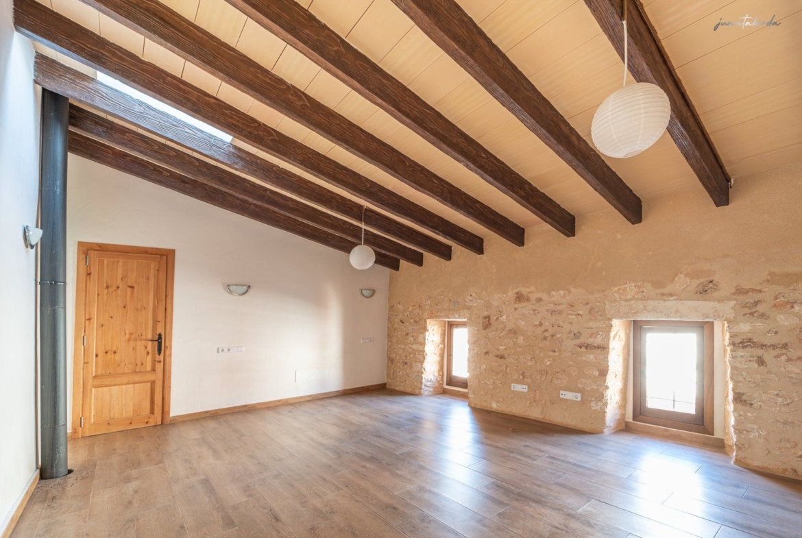 Casa de pueblo renovada de 223 m² con gran terraza en alquiler en Es Llombards