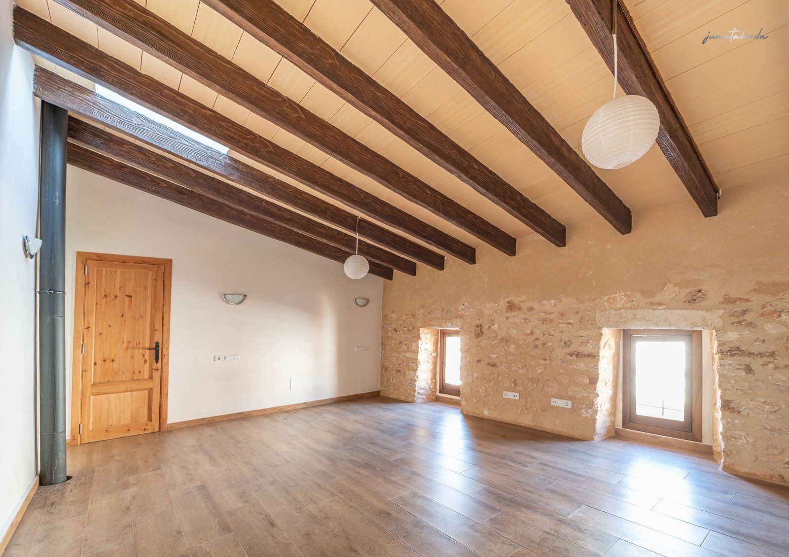 Casa de pueblo renovada de 223 m² con gran terraza en alquiler en Es Llombards