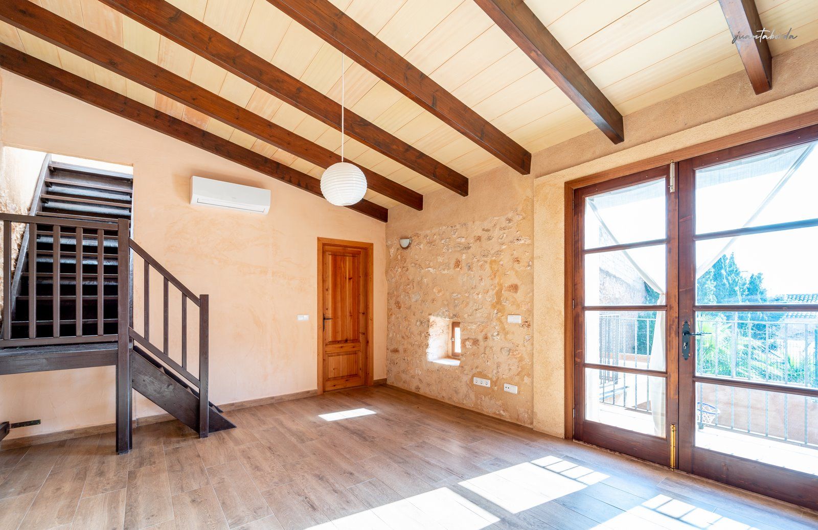 Casa de pueblo renovada de 223 m² con gran terraza en alquiler en Es Llombards