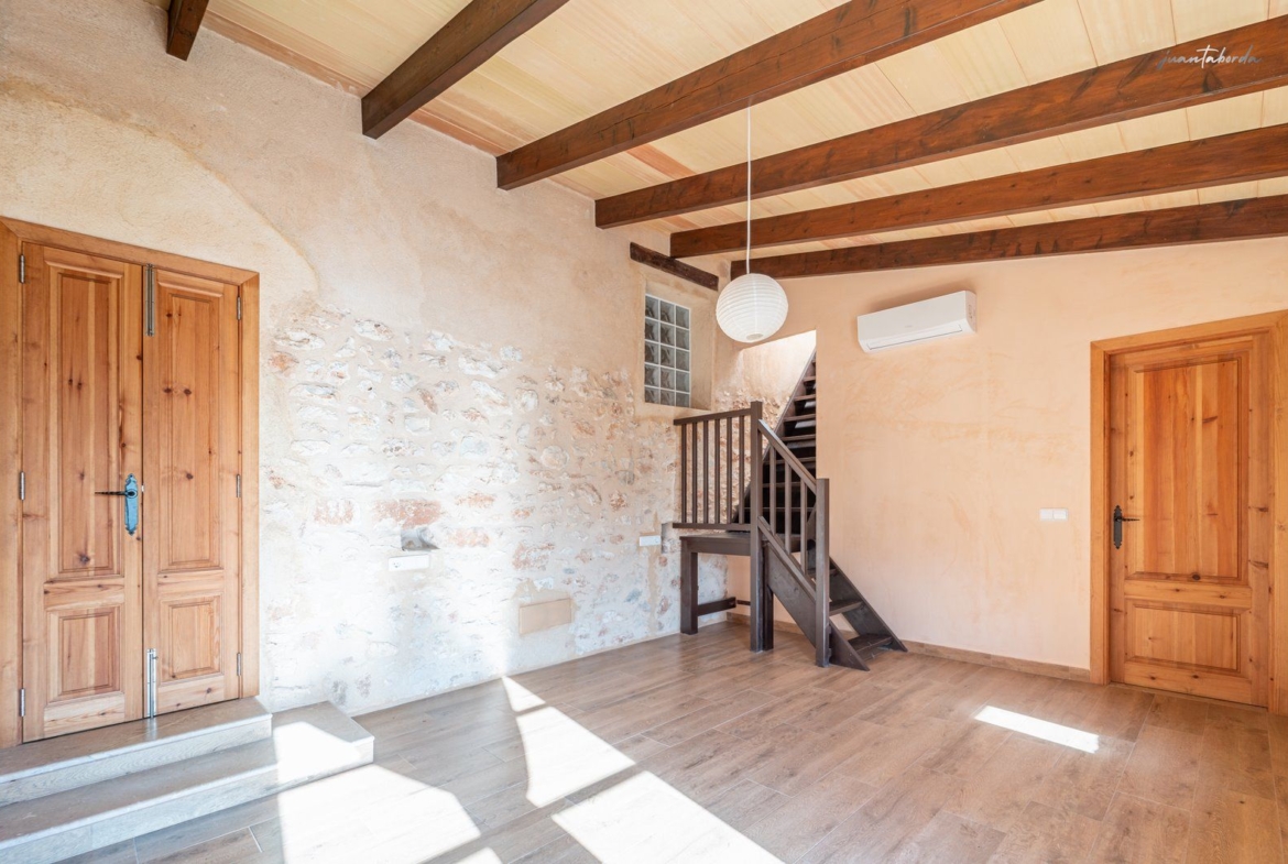Casa de pueblo renovada de 223 m² con gran terraza en alquiler en Es Llombards
