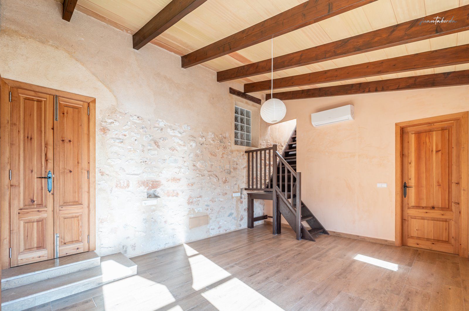 Casa de pueblo renovada de 223 m² con gran terraza en alquiler en Es Llombards