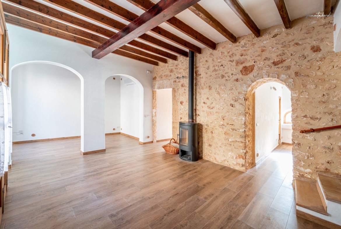 Casa de pueblo renovada de 223 m² con gran terraza en alquiler en Es Llombards