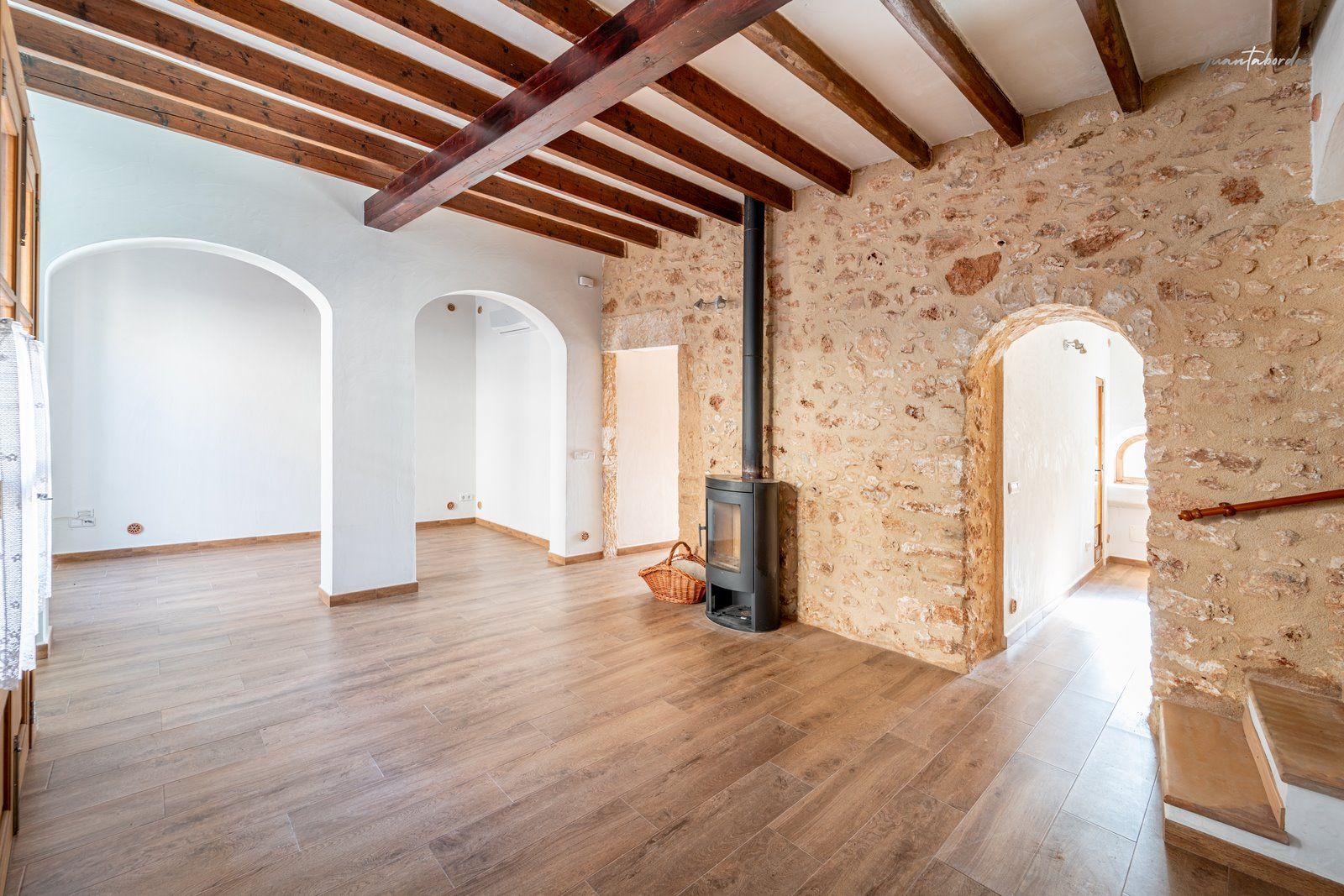 Casa de pueblo renovada de 223 m² con gran terraza en alquiler en Es Llombards