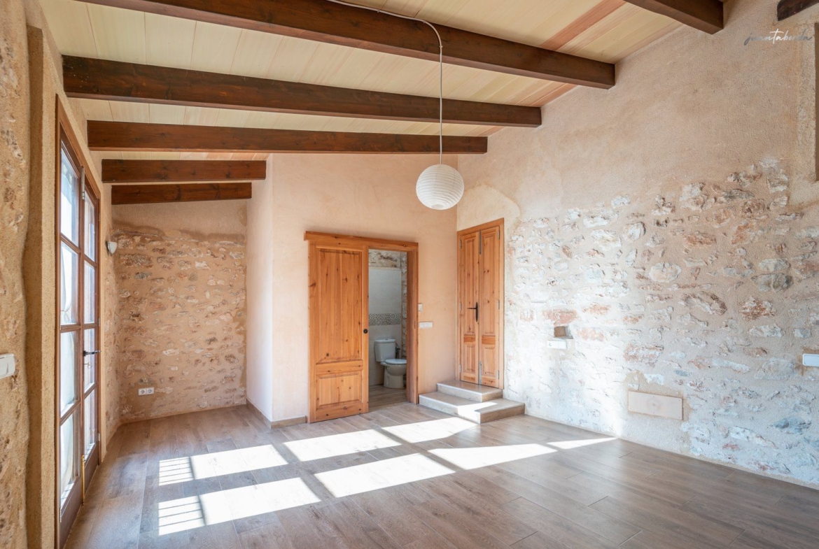 Casa de pueblo renovada de 223 m² con gran terraza en alquiler en Es Llombards