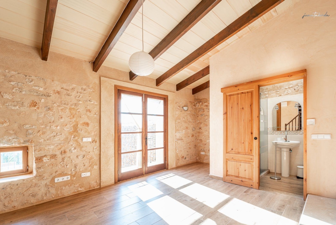 Casa de pueblo renovada de 223 m² con gran terraza en alquiler en Es Llombards