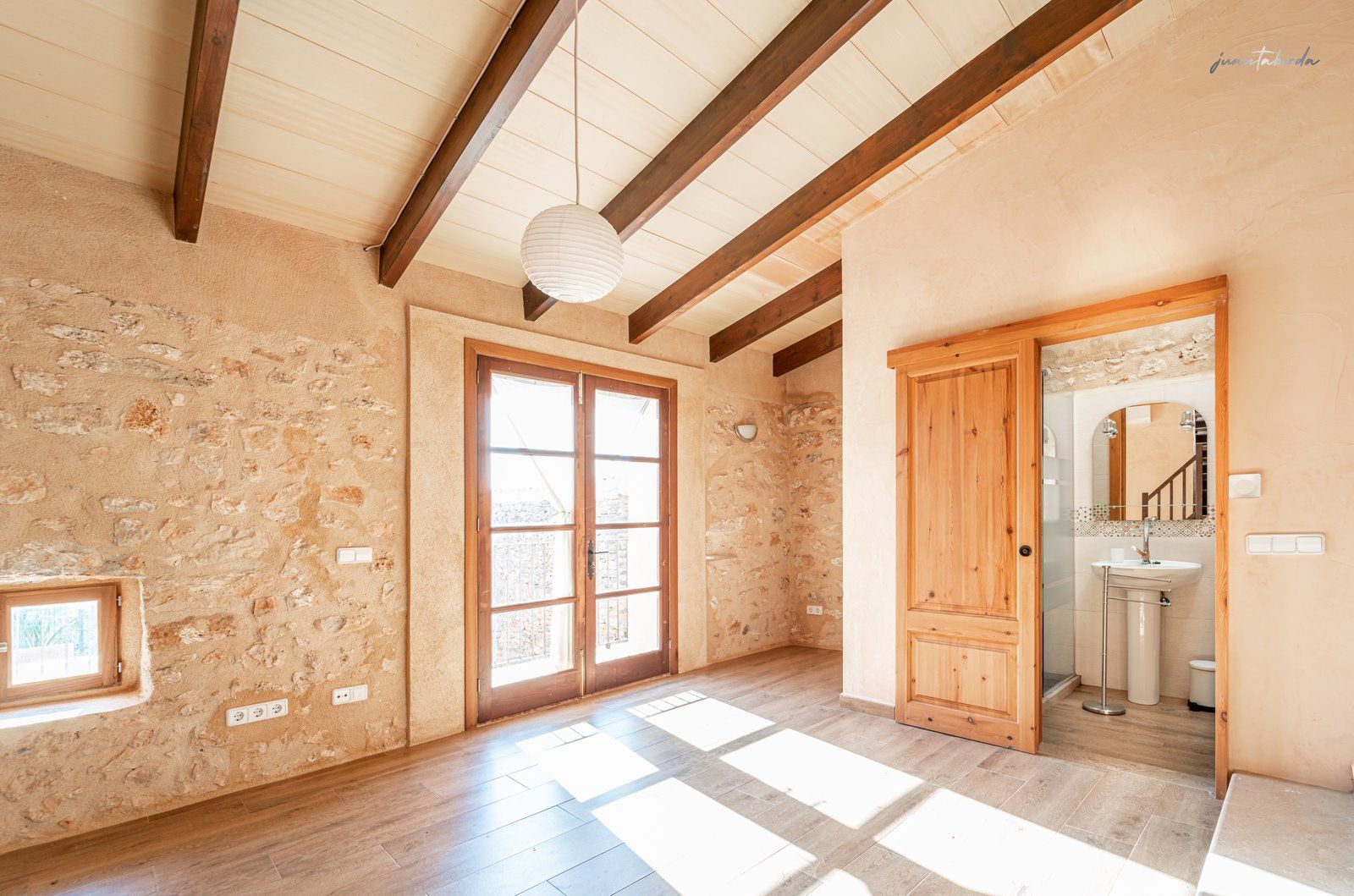 Casa de pueblo renovada de 223 m² con gran terraza en alquiler en Es Llombards