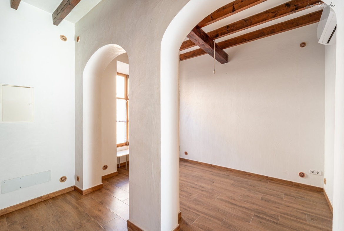 Casa de pueblo renovada de 223 m² con gran terraza en alquiler en Es Llombards