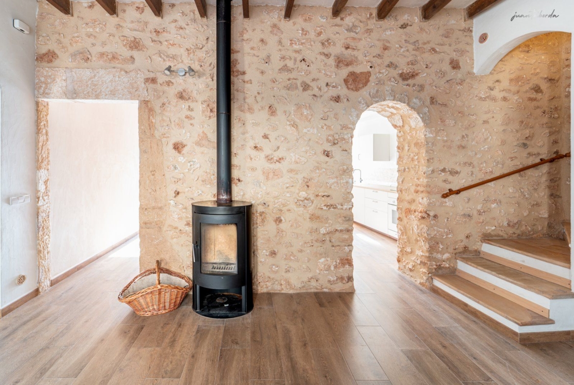Casa de pueblo renovada de 223 m² con gran terraza en alquiler en Es Llombards